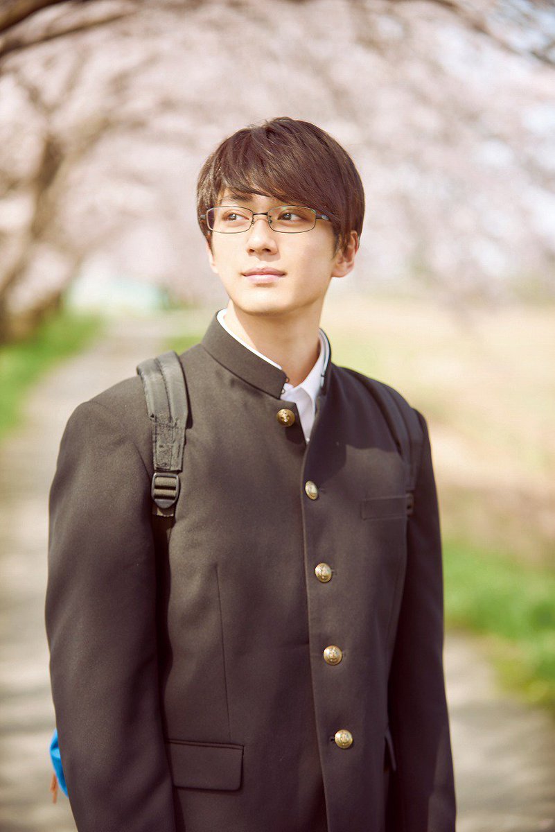 ちはやふる公式 ちはやふるキャラ紹介 綿谷 新 新田真剣佑 千早 太一の幼なじみで 二人に競技かるたを教えた そして太一と同じく 千早に淡い想いを寄せる 競技かるたの永世名人である祖父の血をひき かるたの非凡な才能を持つ ちはや
