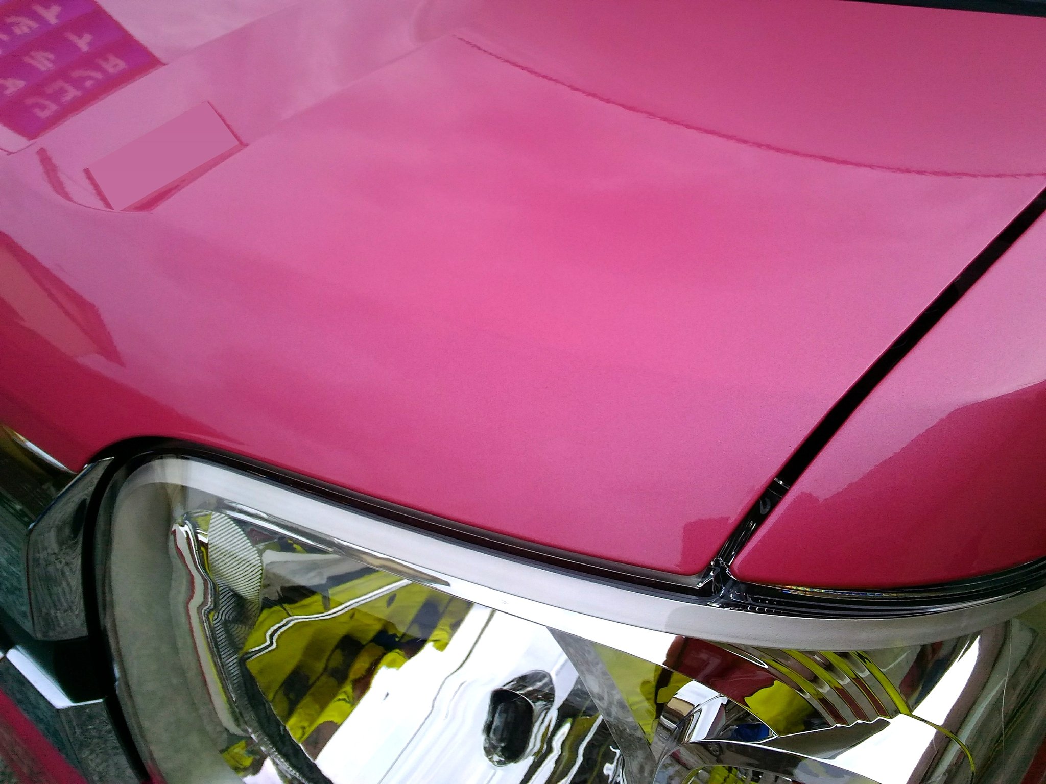 Sterao 新型スペーシアの新色 チアフルピンクです ハスラーにも同様のビビッドなピンクがありました キャンディ ピンク が 現在はこちらのチアフルピンクに変わっております チアフルピンクはよりメタリック感が強まり 陰影がハッキリして