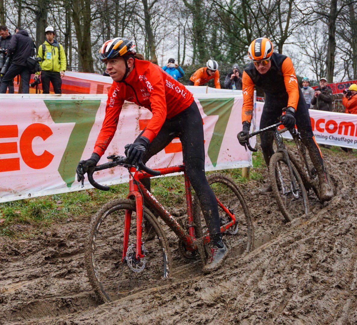 Well ok then if you really want to Mathiieu I will show you the line but when you win I want credit for it......😂😂😂🤦🏽‍♀️#traffic #cyclocross #bornfromriders #kindrider