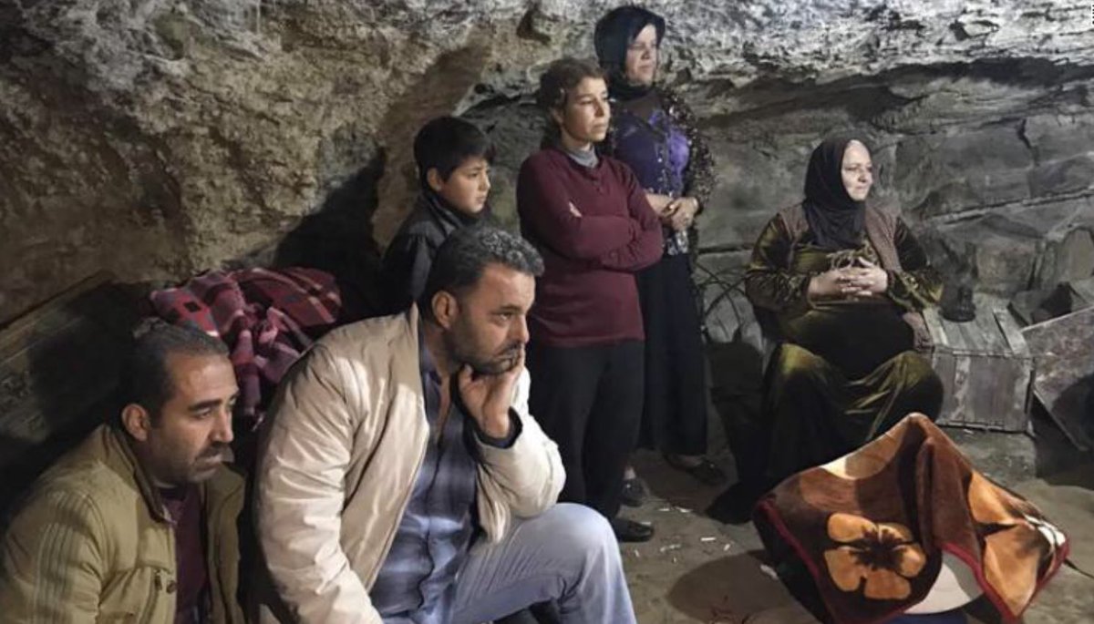 MariosKaratzias's tweet photo. “This is a massacre” :#Turkey ‘s bombs drive families in caves in Kurdish #Afrin! via @CNNΙ

The International Community indifferent to a humanitarian disaster ,the slaughtering of Kurds by a NATO army+ its mercenaries😡
#SaveAfrin #humanity  
Please RT✅

https://t.co/1lCTcq2xde https://t.co/uJvSPAcg6T