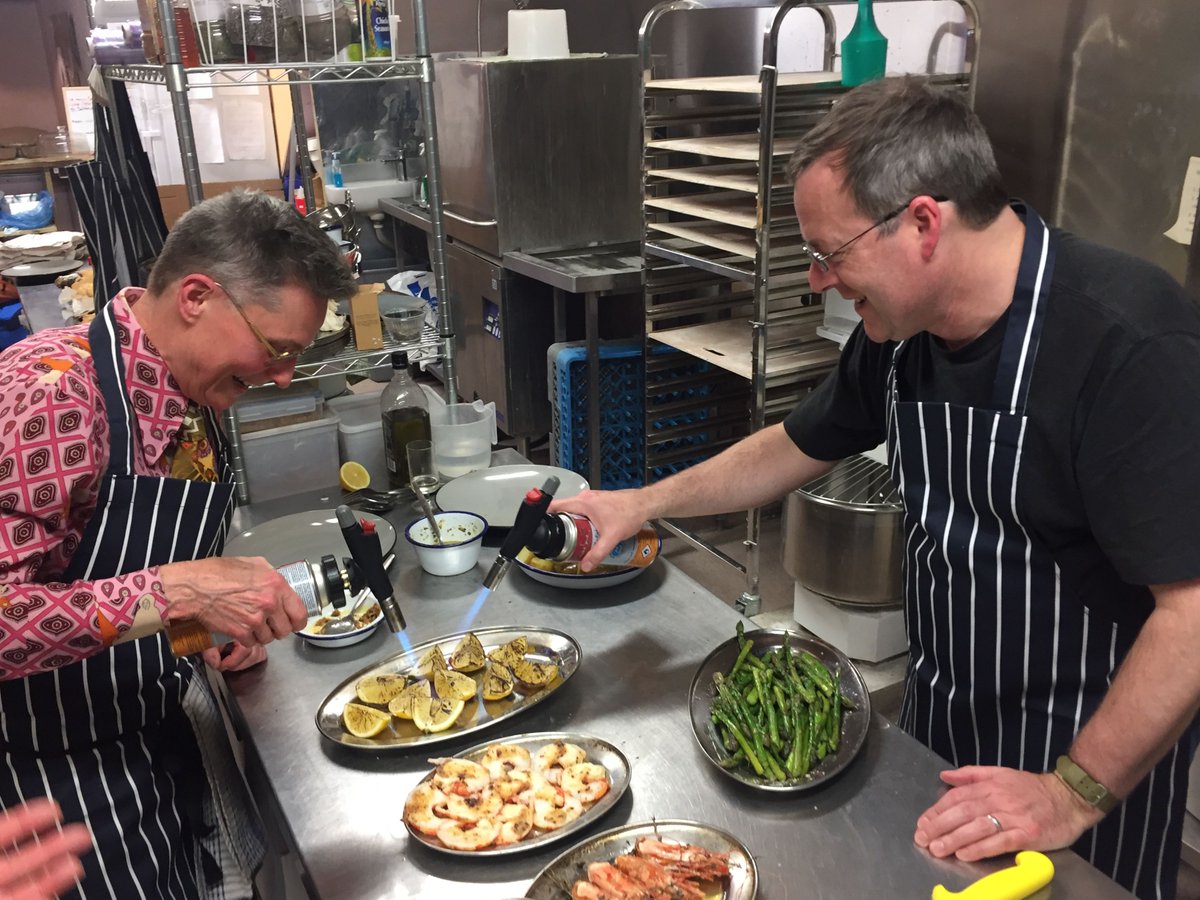 Wanna do something a little different with your loved on this Valentines day? I'm holding a one off cooking experience where we'll make pasta, eat Oreo brownies and drink English Wine? Click the link to learn more buff.ly/2nyEmVf