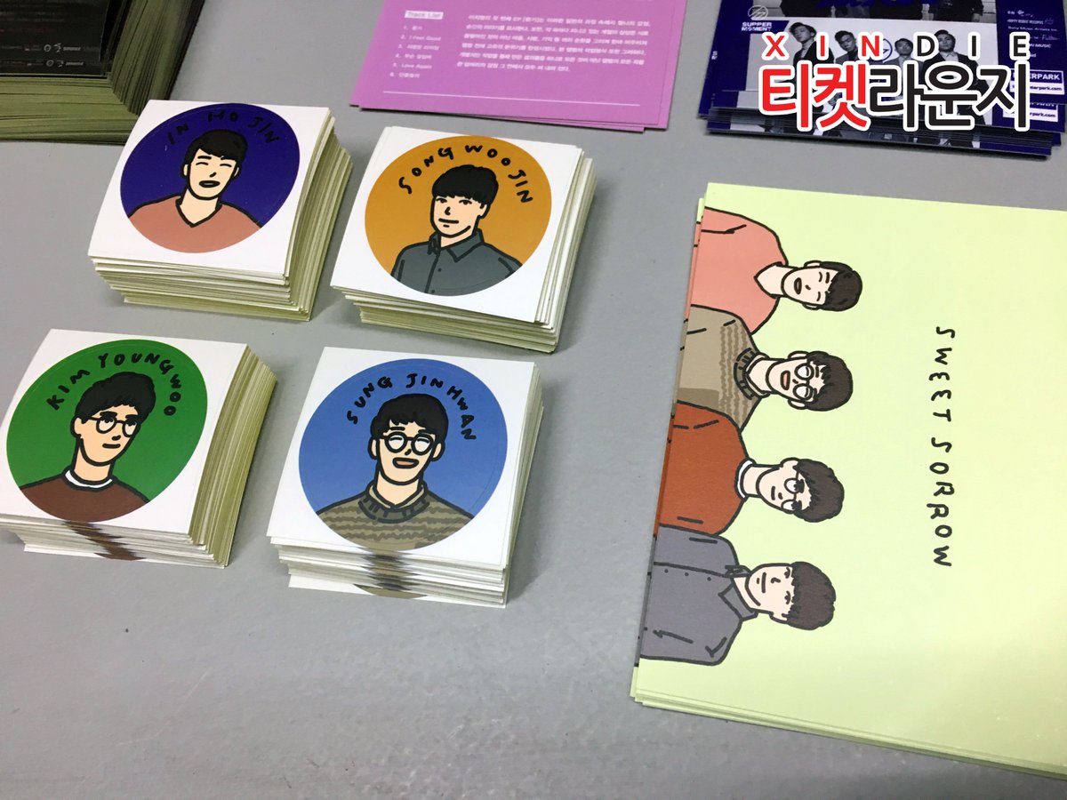 [신규 스티커&amp;MD 입고]
씬디  티켓라운지에 새로운 스티커와 MD가 입고되었습니다!
-줄리아드림 스티커
-김재하&amp;코바야시 신이치 공연 스티커
-보이즈인더키친 스티커 4종
-스윗소로우 스티커와 플라이어
추운 날씨에도 불구하고 씬디까지 찾아와 스티커와 MD를 나눔해 주고 가신 팬 분들 고맙습니다!