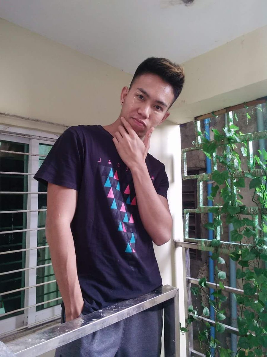 Aung92745085's tweet photo. ဟဲဟဲ😁😁 https://t.co/vGpxedznbT