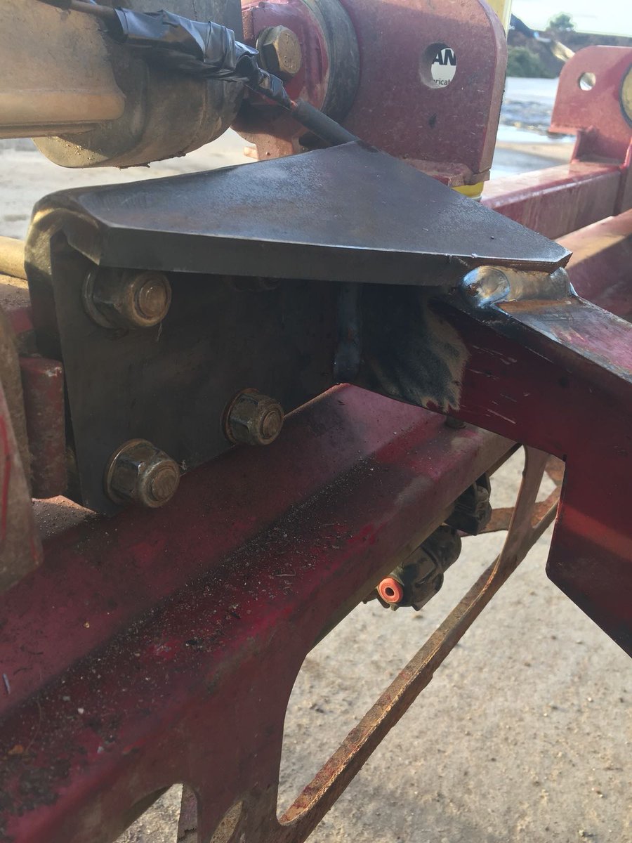 CaldygcGreens's tweet photo. More strengthening required on our Team sprayer, our thanks to @DPENGltd for the neat work. Old bracket was split &amp; the triangular plate is an addition. #justtopaint https://t.co/dJxEXa5jZ6