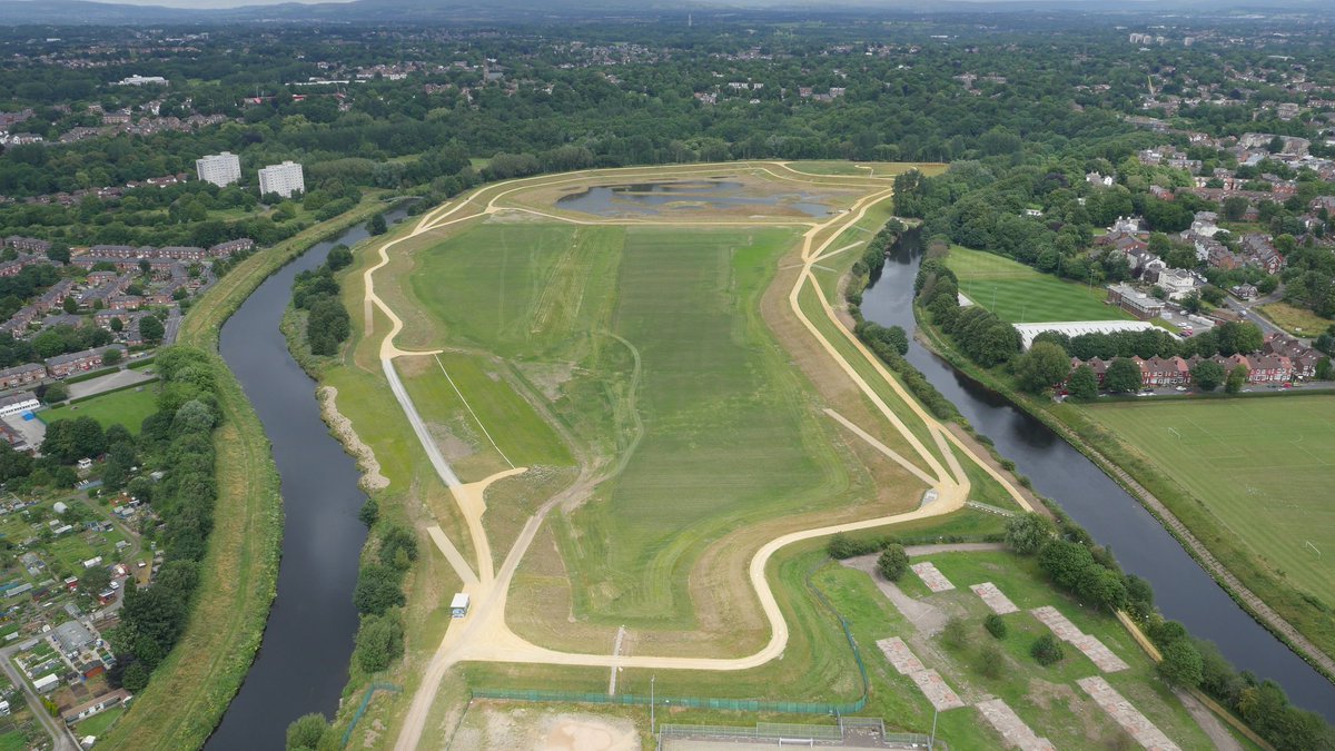 EnvAgency's tweet photo. Happy #WorldWetlandsDay! We're marking it by opening a new £10m flood scheme in #Salford that includes 5ha of urban wetland. It will protect 2,000 properties from flooding &amp; support wildlife, community &amp; local economy. Read more here: https://t.co/YwLHpNrYF8 @DefraGovUK @WWF https://t.co/cgny0pj2Ck