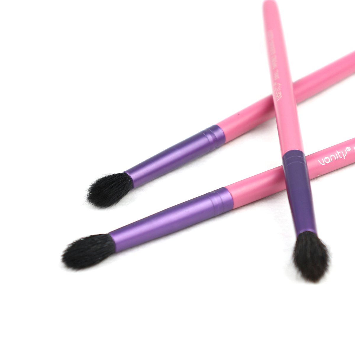 vanitytools's tweet photo. Tenemos que confesar que... Cuzco es, probablemente, nuestro pincel favorito 🙊 Tiene el tamaño y la forma perfectas para marcar la cuenca y para difuminar con precisión. ¡No concebimos ya un look sin él! ¿Lo habeís probado? #maquillaje #makeup https://t.co/4bLCI0yGPF