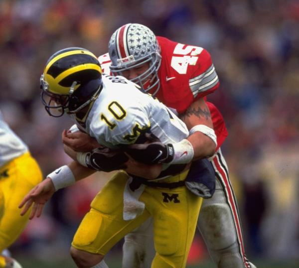 11W's tweet photo. Tom Brady was 1–1 against Ohio State as a starting quarterback.

1998: L, 31-16
31-56 for 375 yards, 2 INT and 2 TD; sacked 7 times

1999: W, 24-17
17-27 for 150 yards, 0 INT and 2TD; sacked 4 times https://t.co/NuNc9RveIv
