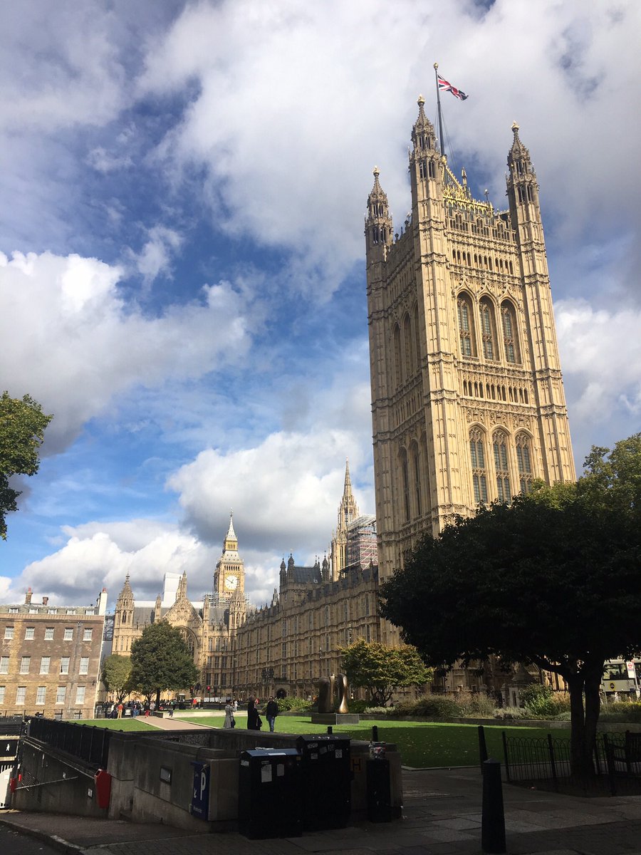 The904Agent's tweet photo. I’m so in ❤️ with this city. @visitlondon #Londonin4 https://t.co/Os90Dvw6YF