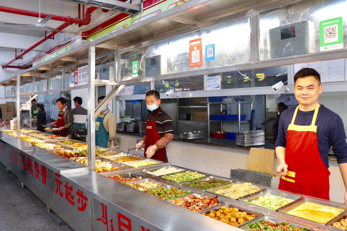 TOP_dentallab's tweet photo. Life in our new Lab 😋😋😋#topdentallab #topdental #shenzhen #shenzhenchina #dentistry #dental #dentaltechnician #denture #outsourcing #madeinchina #yummy #dentallaboratory https://t.co/aOS3RcXaAD