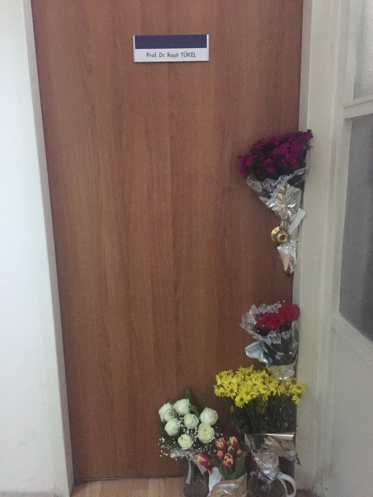 NihanAksakalli's tweet photo. Çapa, Cerrahpaşa, Haseki, Cağaloğlu, @istabip’i dolaşıp yerlerine ulaştı meslektaşlarının, öğrencilerinin, hastalarının, çalışma arkadaşlarının selamı
B E K L İ Y O R U Z
#RaşitTükel @rasittukel 
#TanerGören @mtgoren 
#TTBYalnızDeğildir https://t.co/mkCoAA39S2