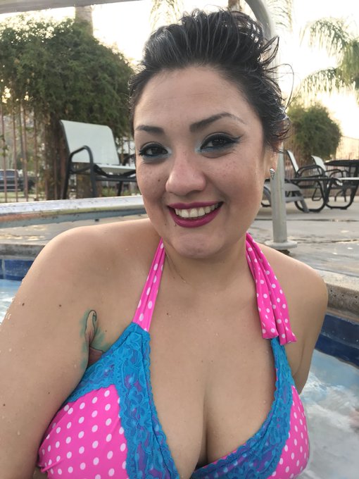 Love this warm SoCal weather.  Hit the pool yesterday and will be back in today..  😍 https://t.co/m8<a href="/tag/mvsales"class="tags"><span>#mvsales</span></a>