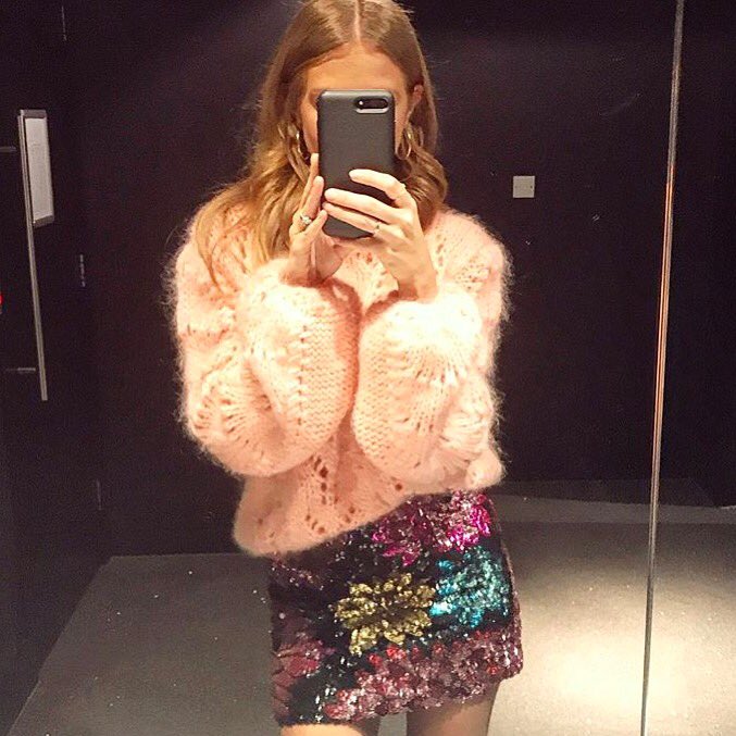 TGIF | Getting selfie ready...
Millie is wearing the Ossington Mini Skirt in Sunset. Also available in Moonlight at 30% off.
Let’s Shop: bit.ly/2l4qu51
#MillieAW17
