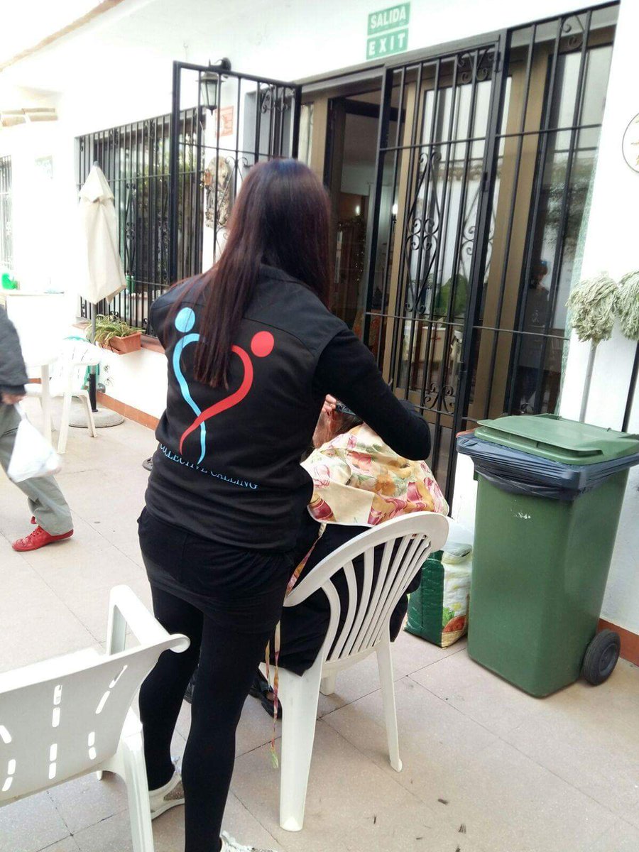 collective_call's tweet photo. Services4Love!
As a special treat for our homeless friends in Fuengirola "Hair by Shannon Murray" kindly offered to help with the distribution of food and give haircuts to those who wanted.
#CollectiveCalling https://t.co/cLAnEUQsXl
