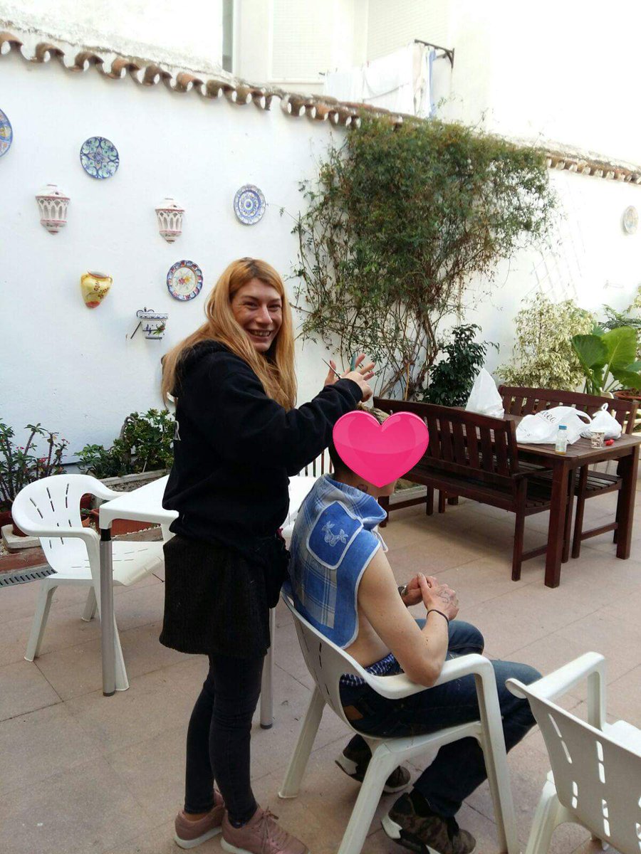 collective_call's tweet photo. Services4Love!
As a special treat for our homeless friends in Fuengirola "Hair by Shannon Murray" kindly offered to help with the distribution of food and give haircuts to those who wanted.
#CollectiveCalling https://t.co/cLAnEUQsXl