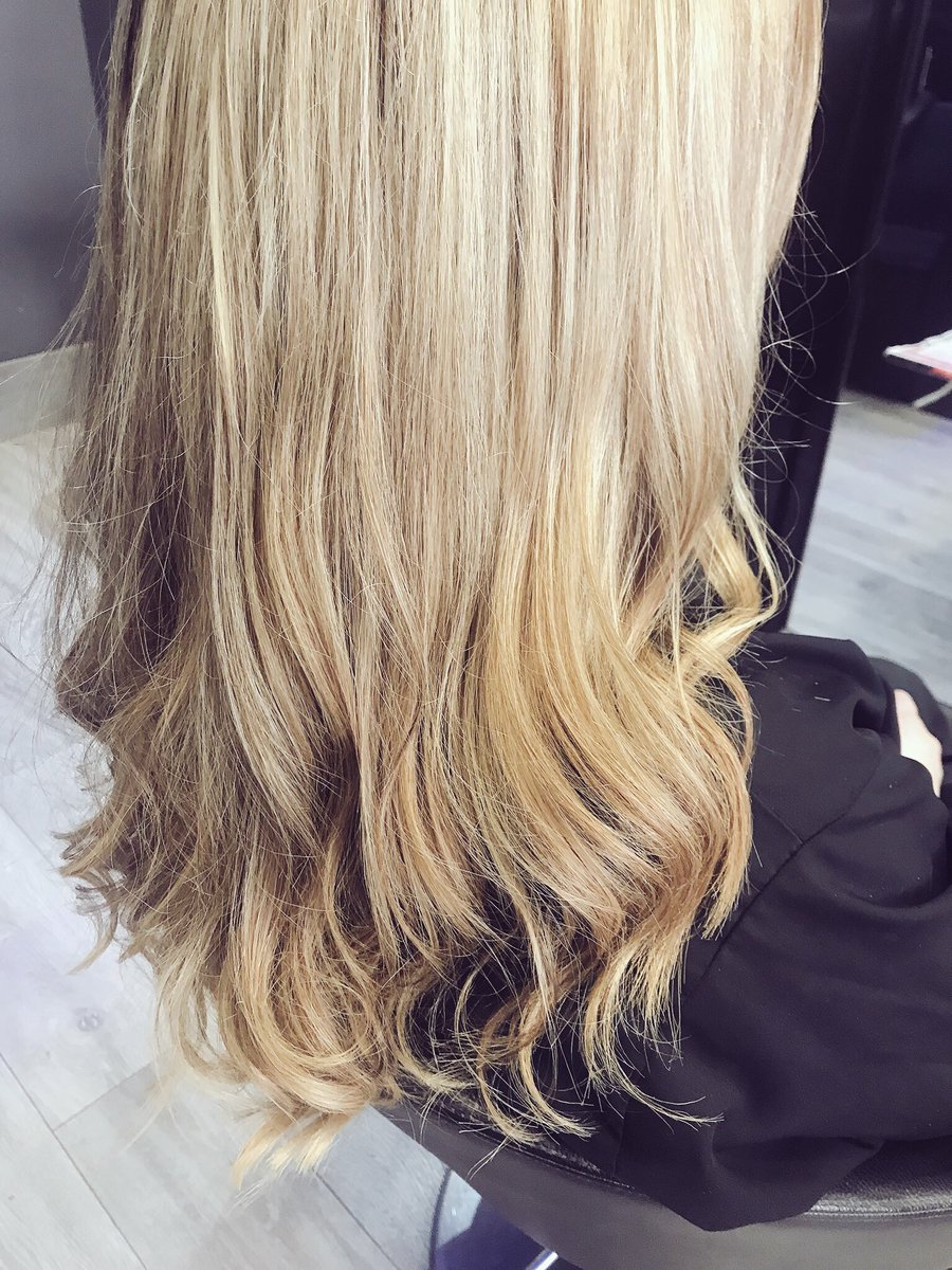 Amazing hair experience at <a href="/jamiestevens7/">Jamie Stevens</a> courtesy of the very talented <a href="/JonathanJAndrew/">Jonathan Andrew</a> 💇🏼‍♀️ 💯