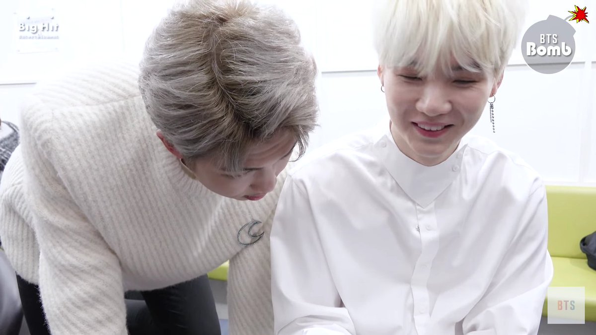 namjun_record's tweet photo. 모니터링 하는 남준. . . 일하는 남준. . . ㅜㅜ #iHeartAwards #BestFanArmy #BTSARMY @BTS_twt https://t.co/BIzRuuULVX
