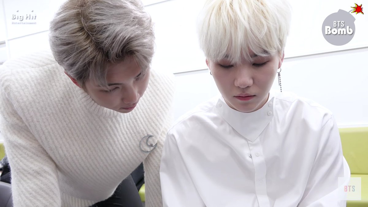 namjun_record's tweet photo. 모니터링 하는 남준. . . 일하는 남준. . . ㅜㅜ #iHeartAwards #BestFanArmy #BTSARMY @BTS_twt https://t.co/BIzRuuULVX