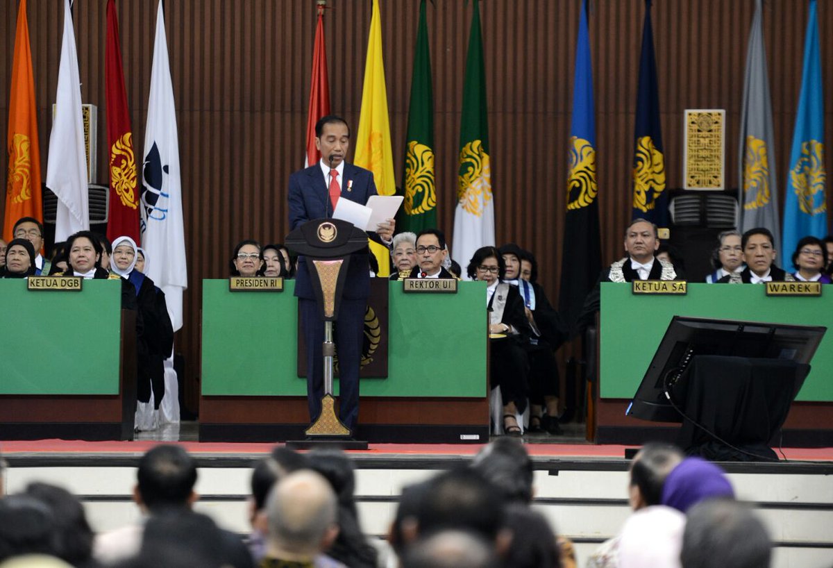 KemensetnegRI's tweet photo. Presiden @jokowi hadiri acara Dies Natalis ke-68 UI di Balairung Kampus UI, Depok, Jawa Barat, pada Jumat (2/2/2018)
#DiesNatalisUI https://t.co/qQxP7vsqYm