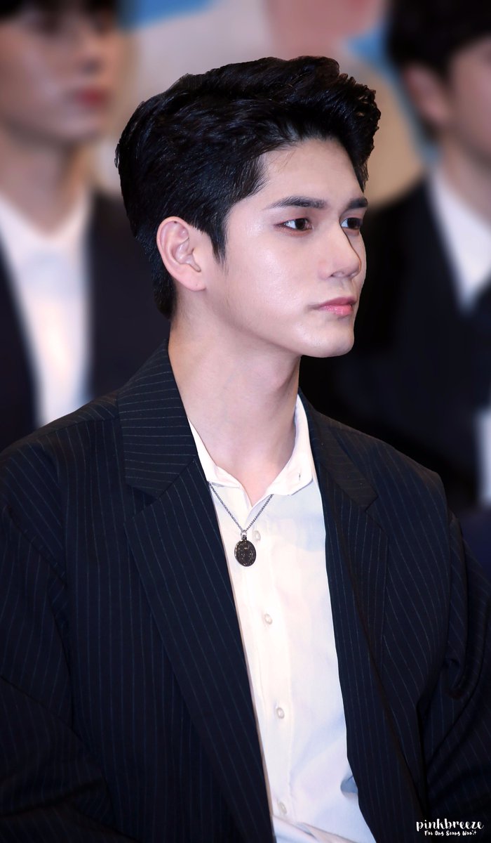 _pinkbreeze's tweet photo. 180119 Wanna One FM in Malaysia

I miss you so much 😕

#ONGSEONGWOO #옹성우 #WANNAONEinKL #WANNAONE #WannaOneinMY #WannaOneinmalaysia

Take pic please cr logo , thx 💛 https://t.co/9QDIBFW609