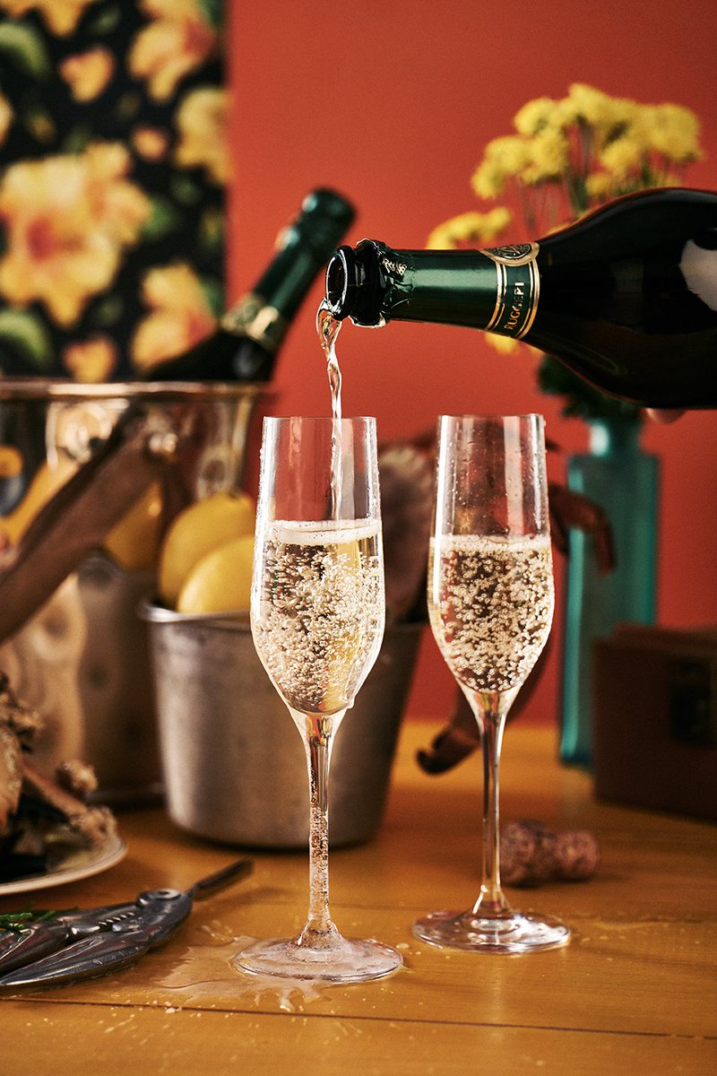 EnotriaCoe's tweet photo. For each season there is series of wines which are right at home. Whether it's a zingy, aromatic white in Spring, or a bold and heartwarming red for Winter. We've brought the seasons to life at #ECShowcase with a selection of perfect wines to match each season. https://t.co/ntGOf6ob58