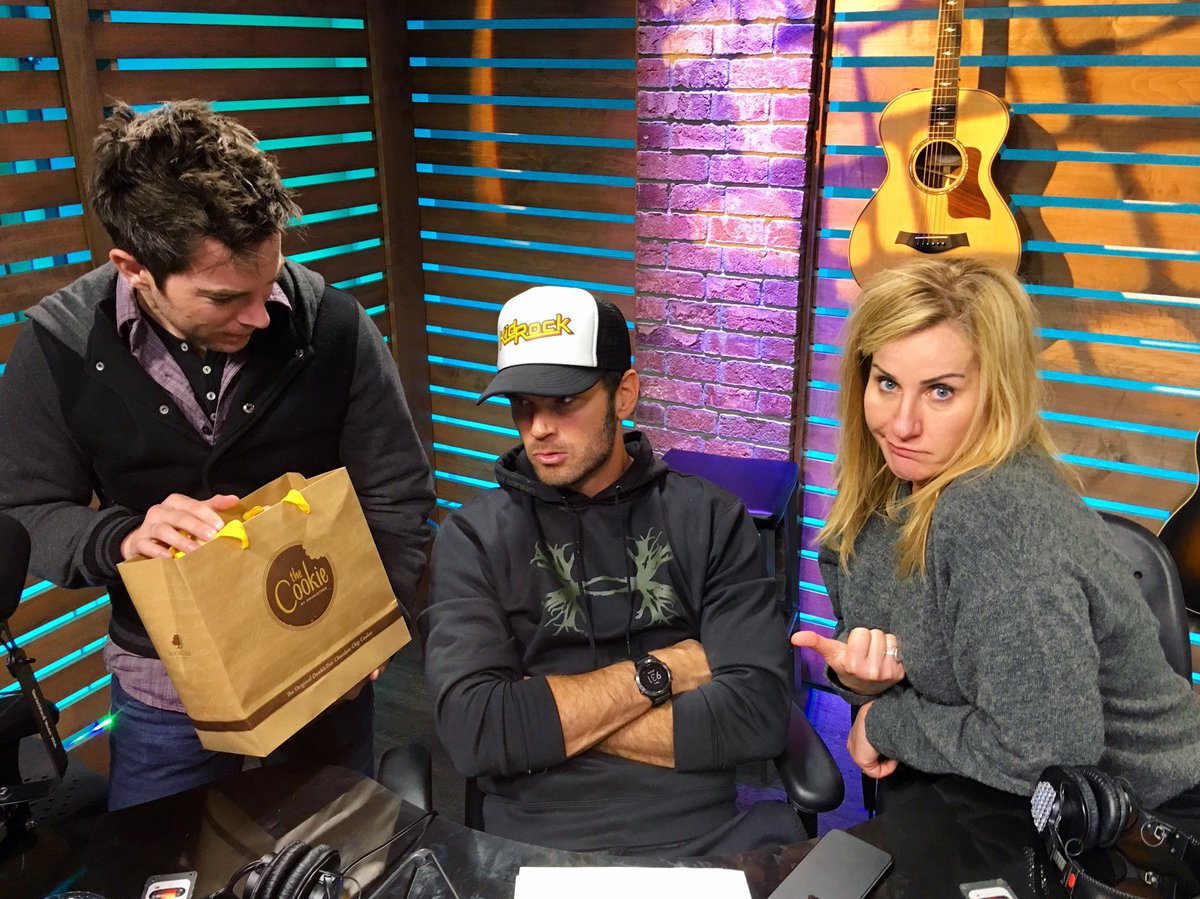 TheTyBentliShow's tweet photo. What helps you get through your โtime of the monthโ?
@chuckwicksmusic needs your help... heโs admitted to being on his #meriod. https://t.co/O7ymNfJCUG