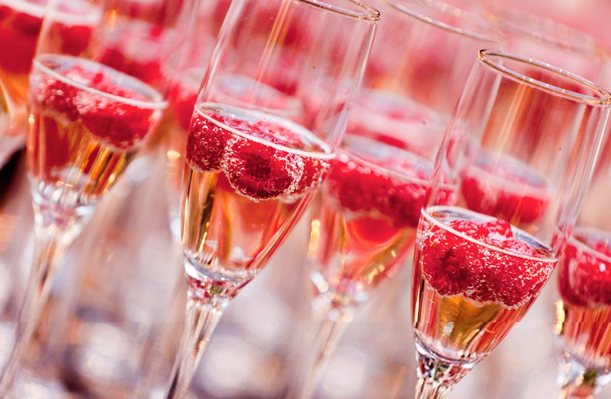 WoodNortonHotel's tweet image. Celebrate #ValentinesDay in style this year at The Wood Norton with our #ValentinesBreak from just £89.50pp... Includes a glass of #Prosecco, a Rose of the ladies, dinner allocation &amp;amp; overnight stay. Call 01386 765611 to book today! thewoodnorton.com/valentines-2018