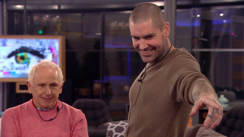 BaggsyBoyUK's tweet photo. @bbuk @shanelynchlife all the way!! 🙌🏼☘️ #ShaneLToWin #CBBShaneL https://t.co/Q5BvAD8CJU