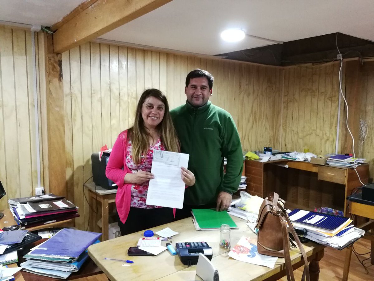 gprovaysen's tweet photo. Gobernador de Aysen Luis Oyarzo entrega Fondo Social Presidente de la República a organizaciones sociales de la zona: 
Club Deportivo Social Femeninas Pto. Aguirre.
Agrupación de Padres y Amigos de Discapacitados de Pto. Cisnes.
Junta de Vecinos N°5 Estero Copa Repollal Bajo. https://t.co/CFk0AhkPWi