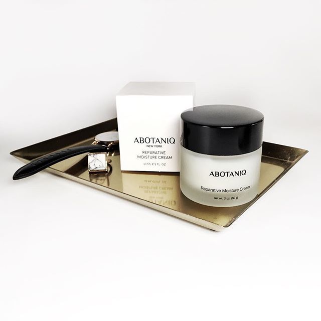 Our luxurious high performance skincare is crafted by effective chemical-free ingredients. ❤️👌🏻✨