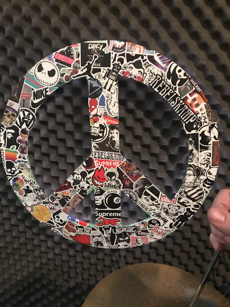 Rebelskamp's tweet photo. #stickers #studio #peace #stickerbomb #rebelskamp #verse #yee #lit https://t.co/hHutVkMQnl