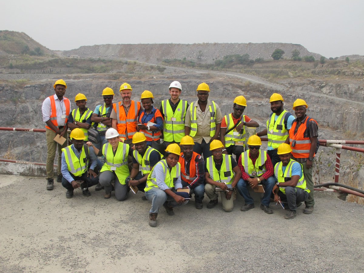 kmgoodenough's tweet photo. We were lucky to visit several active mines and exploration projects: many thanks to @IlukaResources, #SLMining, #Octea, #MeyaMining and #AllotropesDiamonds for hosting us. Profound apologies that we didn't make it to @AfricanBattery due to poor planning on my part! https://t.co/EypY2z6S5D