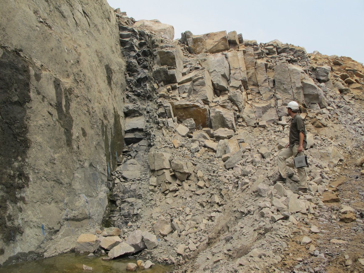 kmgoodenough's tweet photo. We were lucky to visit several active mines and exploration projects: many thanks to @IlukaResources, #SLMining, #Octea, #MeyaMining and #AllotropesDiamonds for hosting us. Profound apologies that we didn't make it to @AfricanBattery due to poor planning on my part! https://t.co/EypY2z6S5D