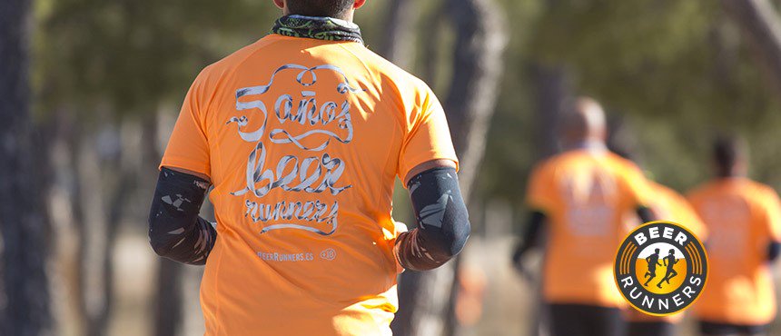 BeerRunners_es's tweet photo. ¿Eres más de fútbol o te tira más el #pádel? ¡Hagas el deporte que hagas, el #running puede ayudarte a rendir más! Te lo contamos en este artículo de nuestro blog #BeerRunners  https://t.co/SSWBlEniBz https://t.co/6jOEULO1WI