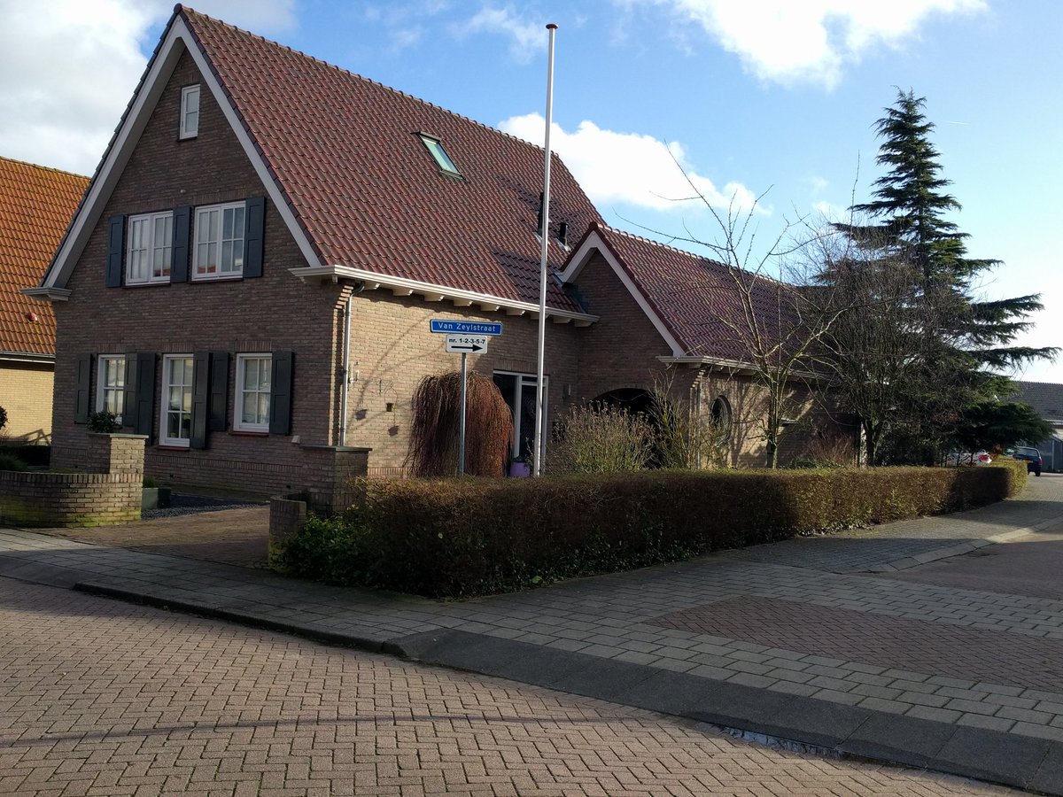 JaapvanderJagt's tweet photo. Binnenkort komt deze woning aan de van Zeylstraat 4 in Oud-Vossemeer in de verkoop. https://t.co/Yrq5A1B5Oa