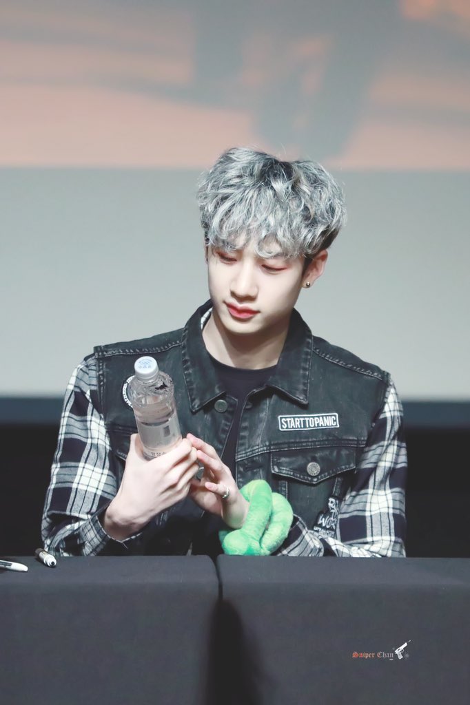 sniperchan1003's tweet photo. 180119 서초 팬싸
HQ💘🐕
내 숨 같은 사랑
HQ🔗
https://t.co/u0sUEXUAaM
https://t.co/JJAbpjCFGL
https://t.co/slPi1xSYlP

#방찬 #찬 #BANGCHAN 
#StrayKids #스트레이키즈 #3RACHA
@Stray_Kids https://t.co/OjQgjNPYAy