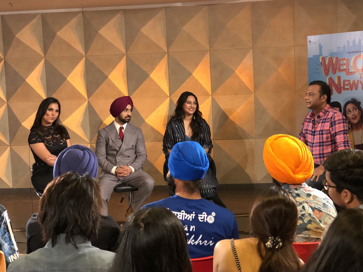diljitdosanjh's tweet photo. #WelcometoNewYork @sonakshisinha @LaraDutta @poojafilms #wizfilms https://t.co/IaabLJYWpf