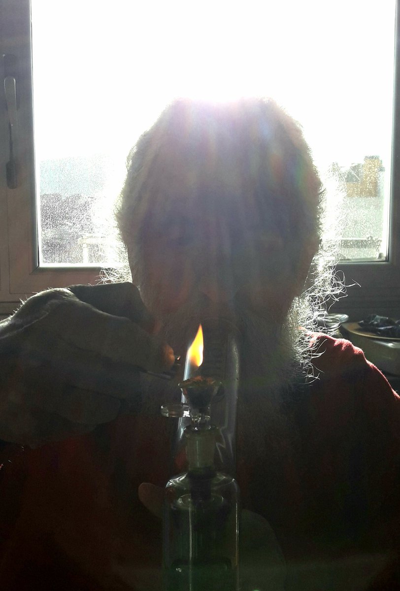 Apez140's tweet photo. Weed Día @GreenbudSeeds y Mejor Fin de #EquipoGrande.
#Blueberry99 y yo Os Deseamos Sea todo Alegría, Olas, Paz, Semis, #LosMejoresHumos de #ChocoCandy2.
Y por supuesto,
Boong de, A Vuestra Salud;-))) https://t.co/GvudUDP2oD