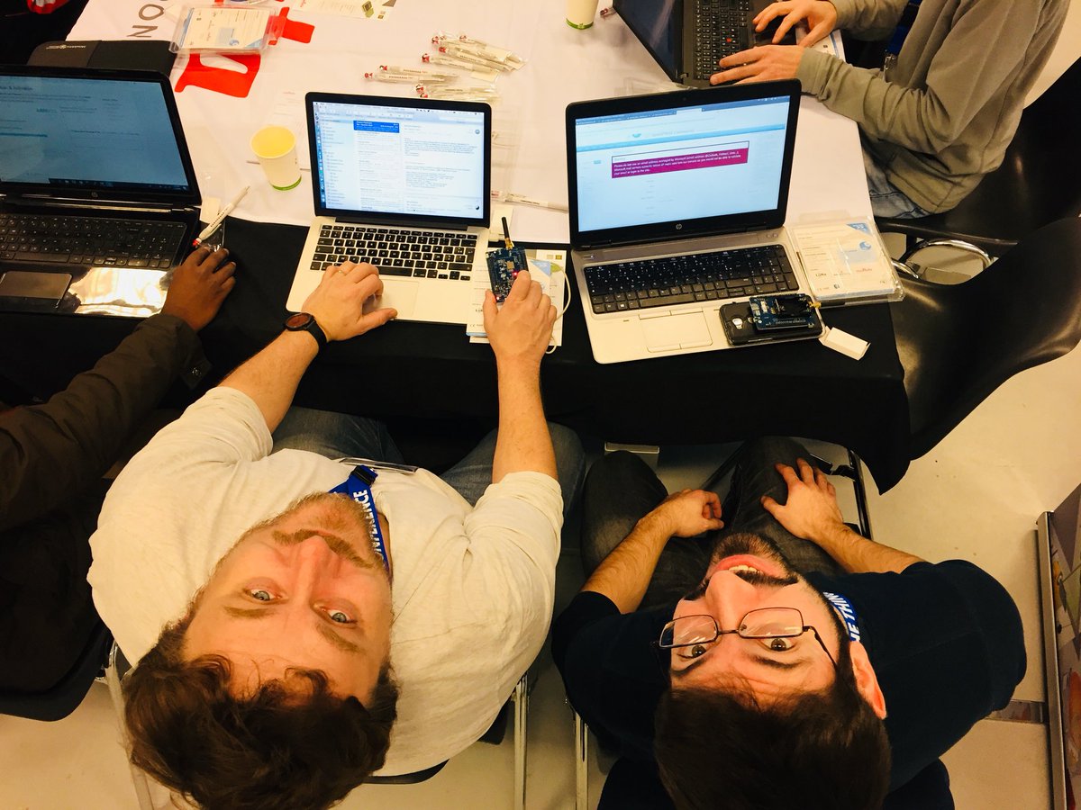 _fval_'s tweet photo. Agora is connected...things 😊 #TheThingsConference 👊 cc @herverivano @RPujol05 @thethingsntwrk https://t.co/sqYljMk4ZB