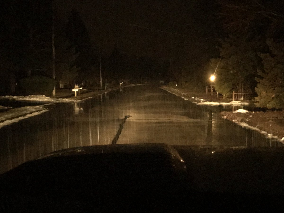 BackyardParadis's tweet photo. @DanielleWBZ4 just made the change over to snow in Grafton https://t.co/DSCRNS41nV