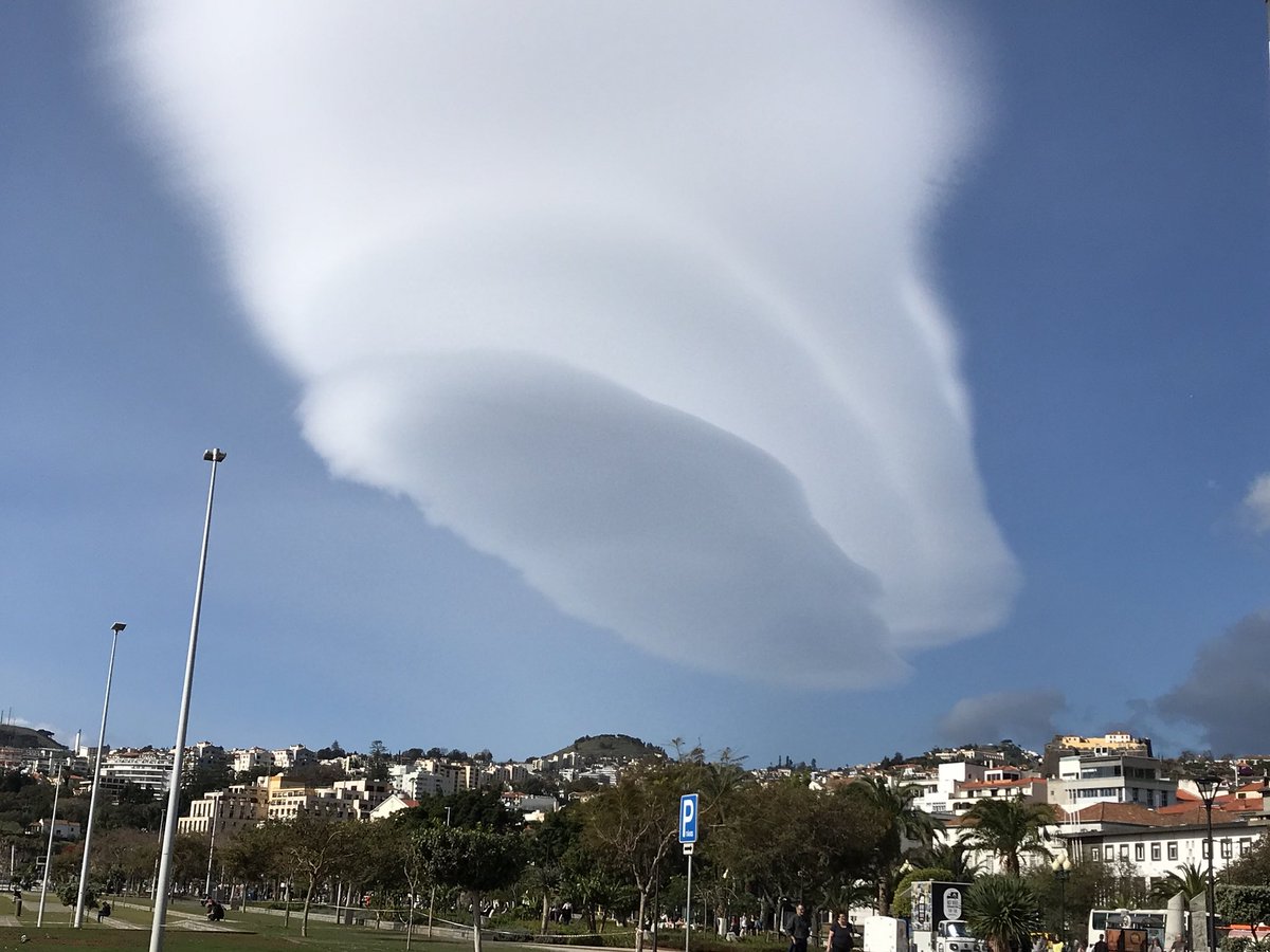 altwood2010's tweet photo. Amazing cloud formation over Funchal Maderia yesterday. What are they called ? @weathermadeira @SkyNewsWeather @bbcweather @BBCWorld #amazing #clouds #cloudformation #whataretheycalled #meteorogical #Madeira #incredible #Weathercloud #Weathercloud #islandlife #travelphotography https://t.co/R2vEnKvcYK