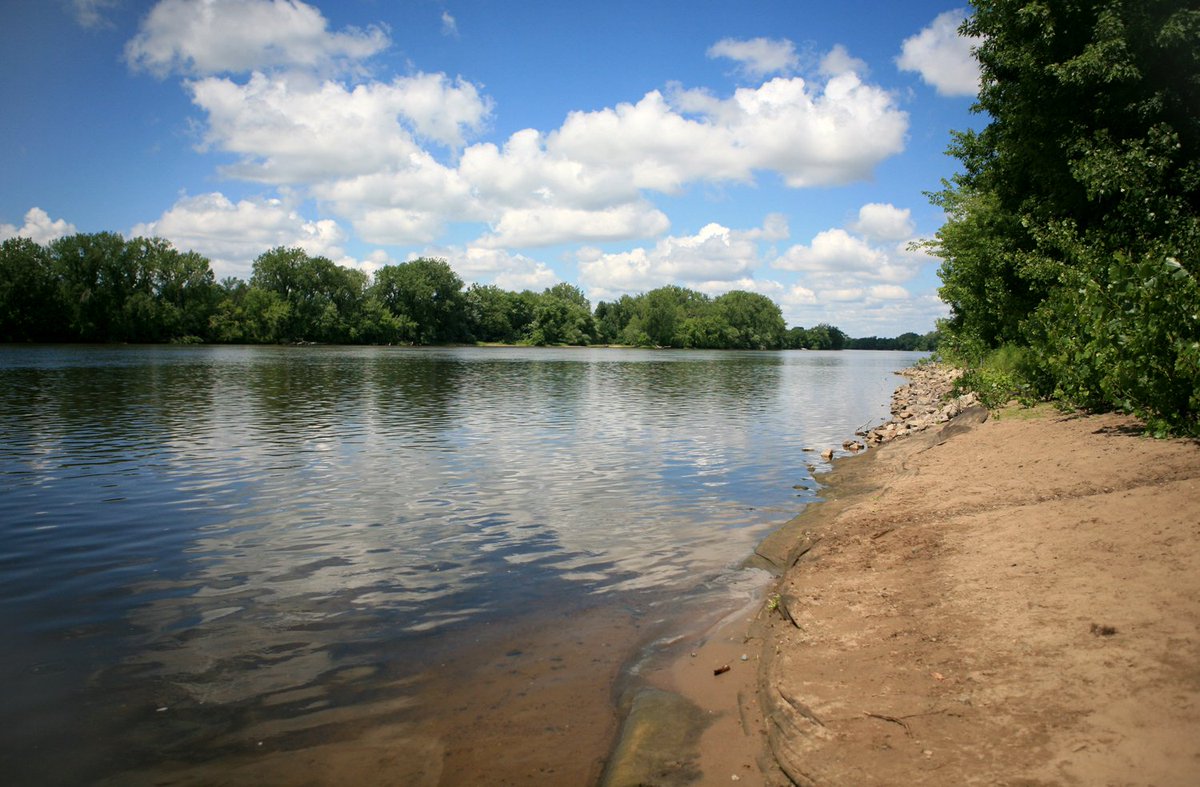 Речка ш. Берег реки Миссисипи. Берега Миссисипи фото. Река Миссисипи панорама. Река Зебулон.