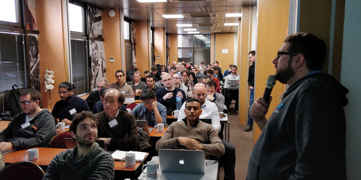 lpiot's tweet photo. Une centaine de courageux viennent faire du #kubernetes sur #GKE et #minikube au @ClusterEuCamp. Merci @patcito https://t.co/mkxw26rUmQ