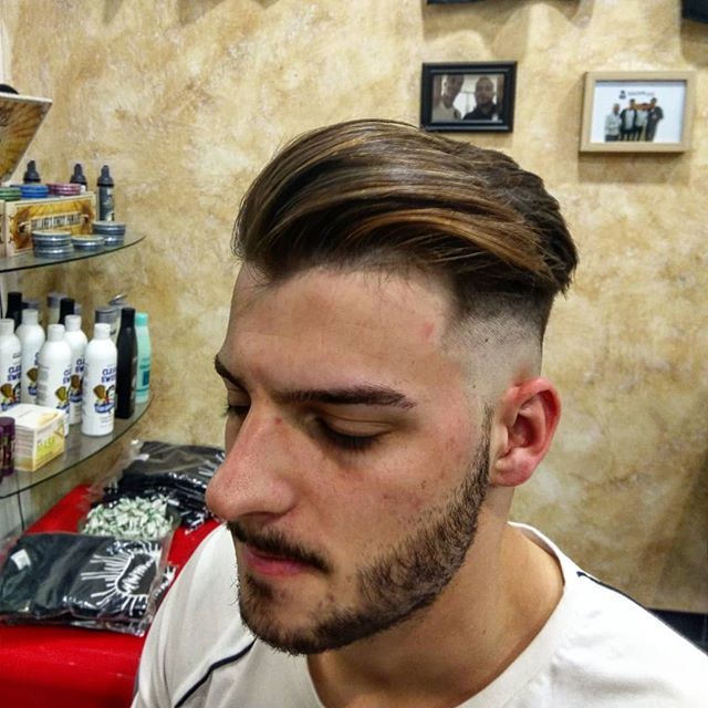 arturopeluquero's tweet photo. Reflejos color👌🏼👌🏼 by @adrian8diaz #barberiamadrid #cortemasculino #barberlife #madrid #pomade#barbersinctv #spainbarber #nastybarbers #facecut #sharpface #barbershopconnect #showcasebarbers #cortemasculino#beards https://t.co/Vu3Cads7sl