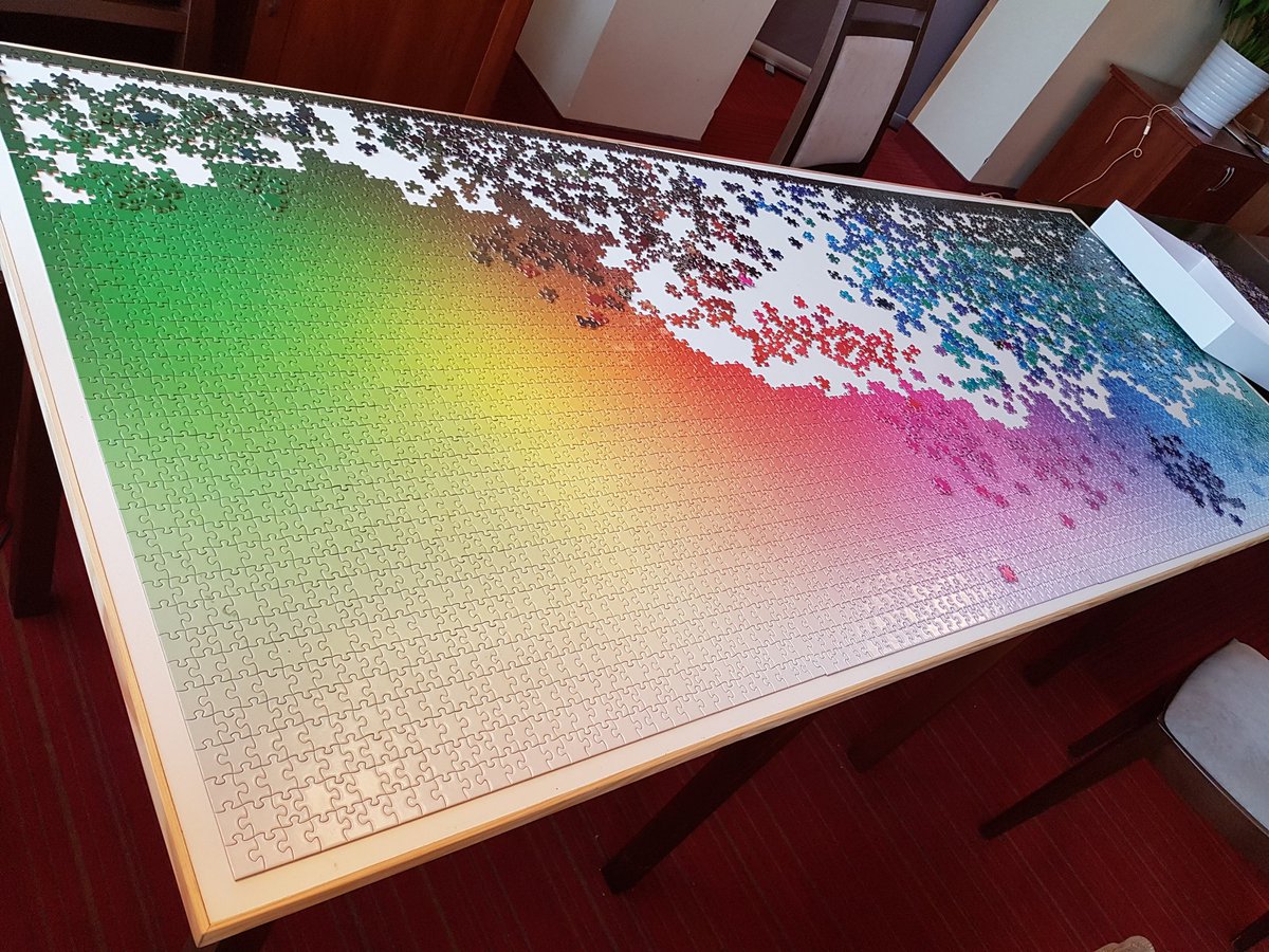 supervveek's tweet photo. So close! 5000 pieces of RGB puzzle. #spwk https://t.co/c6fk7jk3va