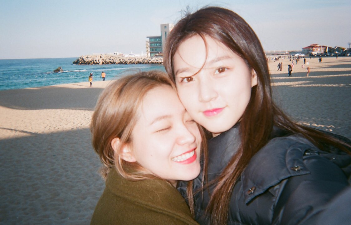 5REDVELVET's tweet photo. 180202 ron_sae Instagram update with #YERI
https://t.co/kw4YxmrkVI https://t.co/0pz2MkTvI4