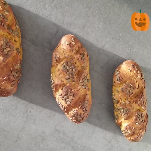 BGZLuca's tweet photo. Basta aggiungere qualche ingrediente,  per esempio la #zucca 🎃.
E all'ottimismo del #pane genuino aggiungi l'allegria del #panedizucca 🎃
Sul mio blog spiego come lo faccio io😉

https://t.co/BCPUoV9NFa https://t.co/lz3Zbi2CdG