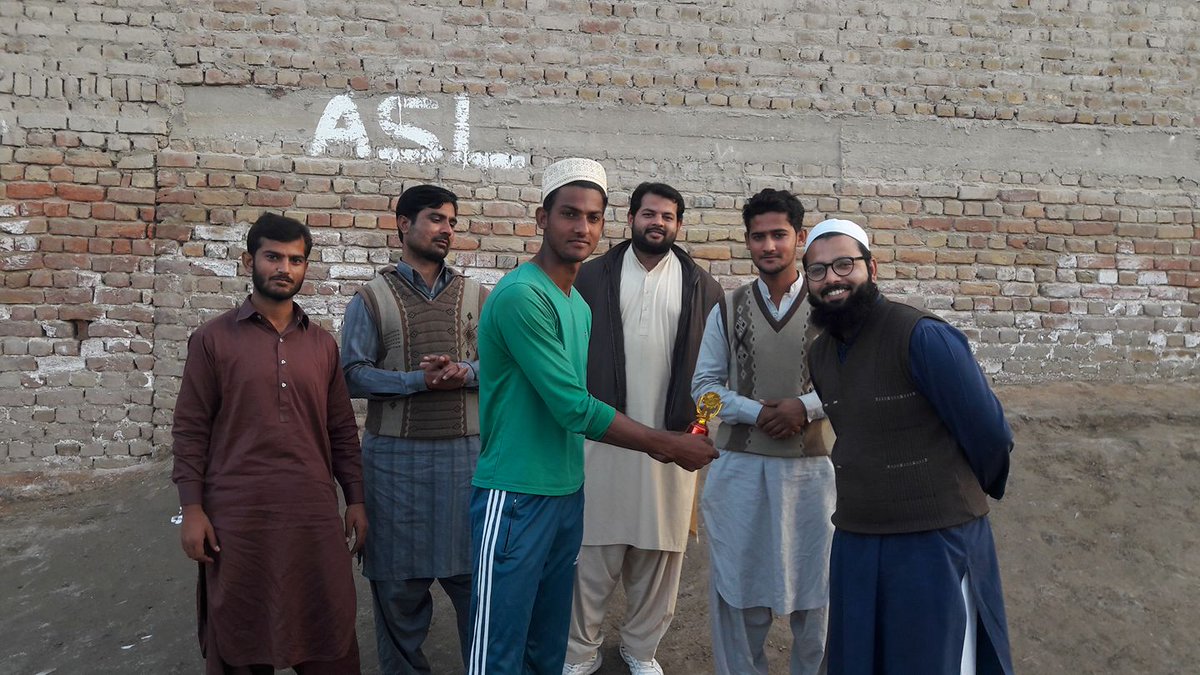 PiryaloiClub's tweet photo. alamgir balouch received the trophy from abdul majid nohani 4th Quarter final ....of ASL https://t.co/s6xpwo7nT0