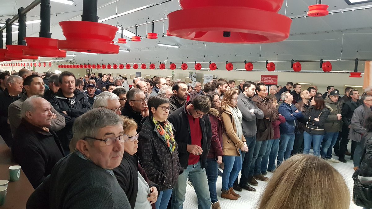 LedworkTransaxe's tweet photo. Portes ouvertes bâtiment canards de la @CAVAC_ 
Merci à Martial de son accueil, à Volineo pour l'organisation et à tout les participants d'être venu en nombre.👍👏🦆🦆 https://t.co/3mkjk8mbrD