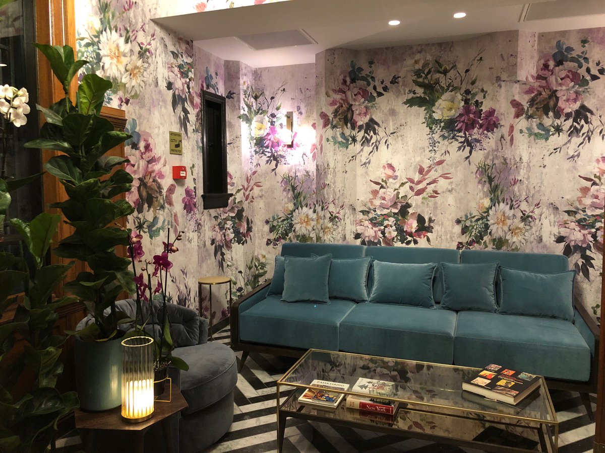 1,5 jaar geleden kregen we opdracht voor het totale interieurdesign van het eerste Indigo Hotel van Nederland. Vandaag opent boutique Hotel Indigo The Hague – Palace Noordeinde haar deuren! Wat zijn we ongelooflijk trots op het vertrouwen dat we kregen van Borealis Hotel Group!