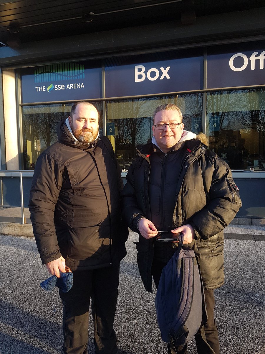 SSEBelfastArena's tweet image. Our first few @U2 customers.
Queueing from 1am this morning! #dedicatedfans